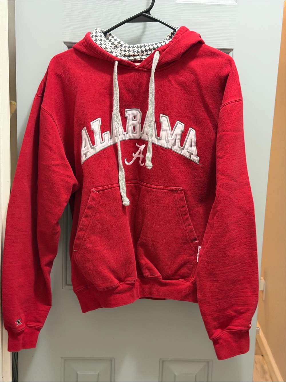 Press Box University of Alabama Crimson Tide Pullover Hoodie Red Unisex Medium